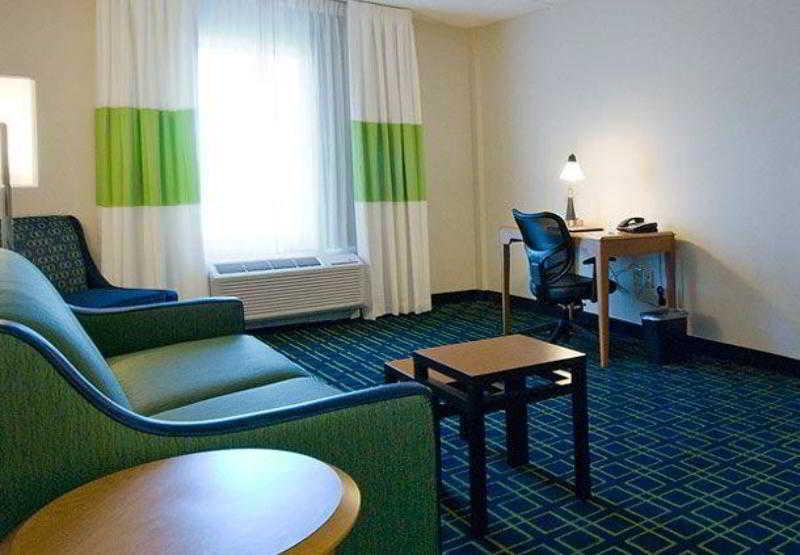 Fairfield Inn And Suites By Marriott Plainville Exteriör bild
